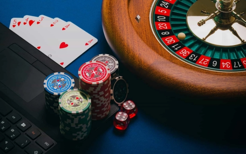 Game Bài Baccarat là gì? Quy tắc Banker, Player, Tie và cách đặt cược thông minh.