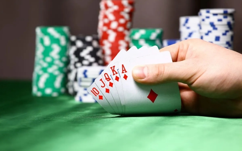Thùng Phá Sảnh (Royal Flush) là gì? Bộ bài mạnh nhất trong Xì Tố.