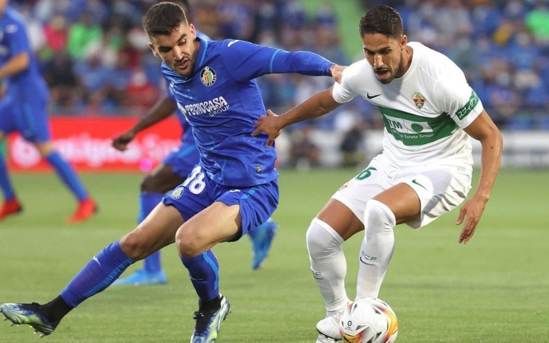 Getafe chật vật giành 3 điểm tối thiểu trước Elche tại La Liga.
