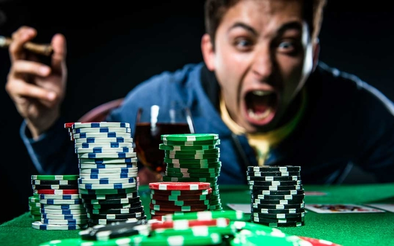 Thuật Ngữ "Tilt" Trong Poker là gì