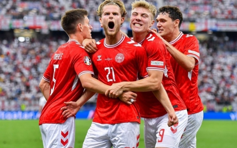 Copenhagen duy trì lối chơi kỷ luật để giữ vững ngôi đầu