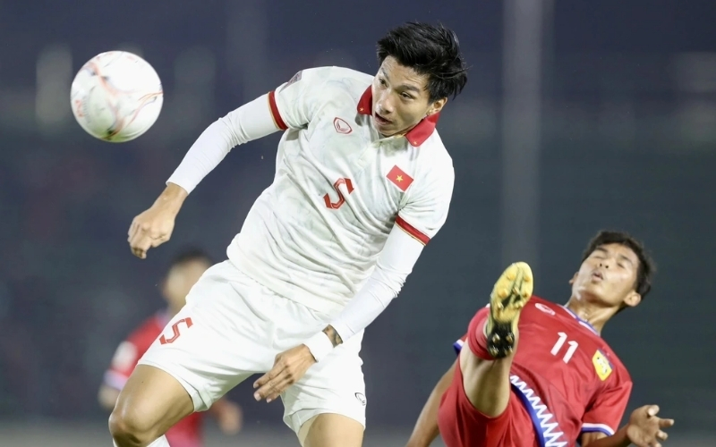 Sự lên ngôi của hậu vệ biên nghịch hành