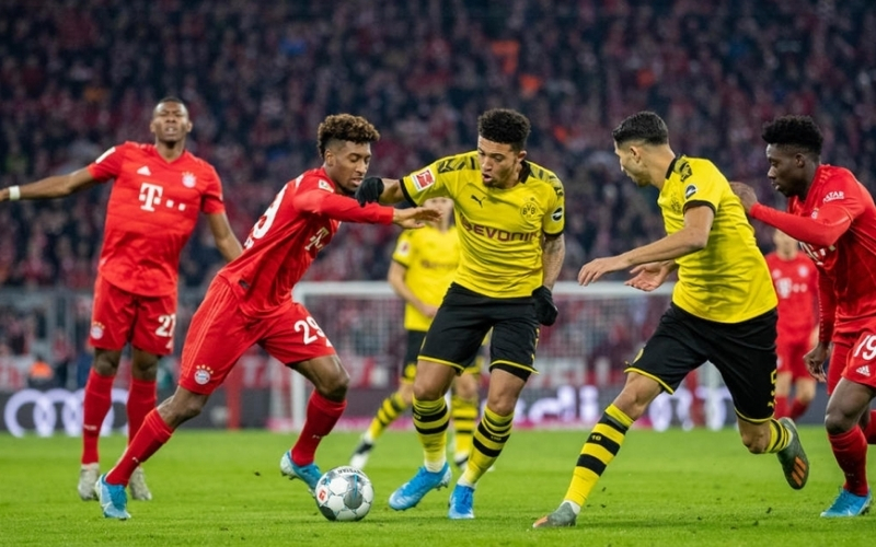 Tác động tâm lý từ áp lực khán đài và môi trường lạ