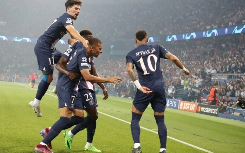 Vì sao đội bóng nhập cuộc thận trọng khi thi đấu trên sân khách