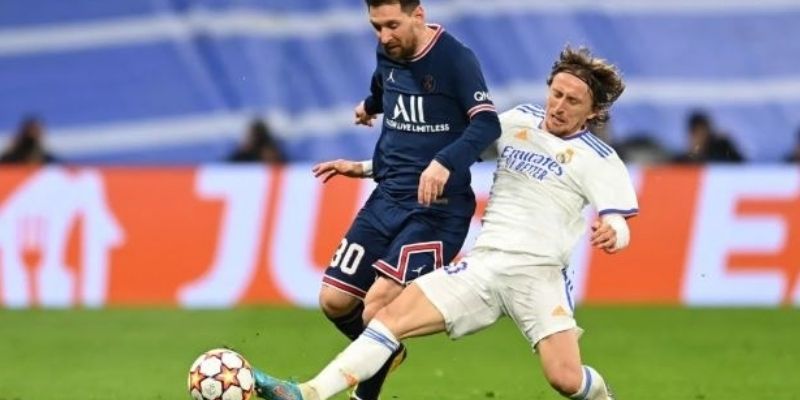 Vai Trò Của Cầu Thủ Ghi Bàn Từ Ngoài Vòng Cấm Trong Bóng Đá Hiện Đại