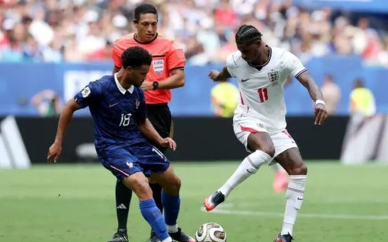 Phân tích sai lầm hàng phòng ngự Pháp trước hàng công Anh tại World Cup 2026