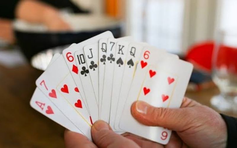 Tiến Lên Miền Nam Kỹ Thuật Đọc Vị Cục Diện Và Tư Duy Chiến Lược Trong Từng Ván Bài